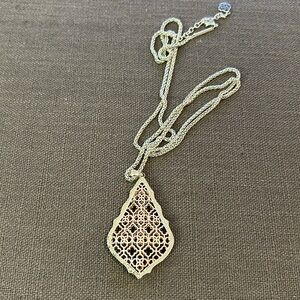 Kendra Scott necklace